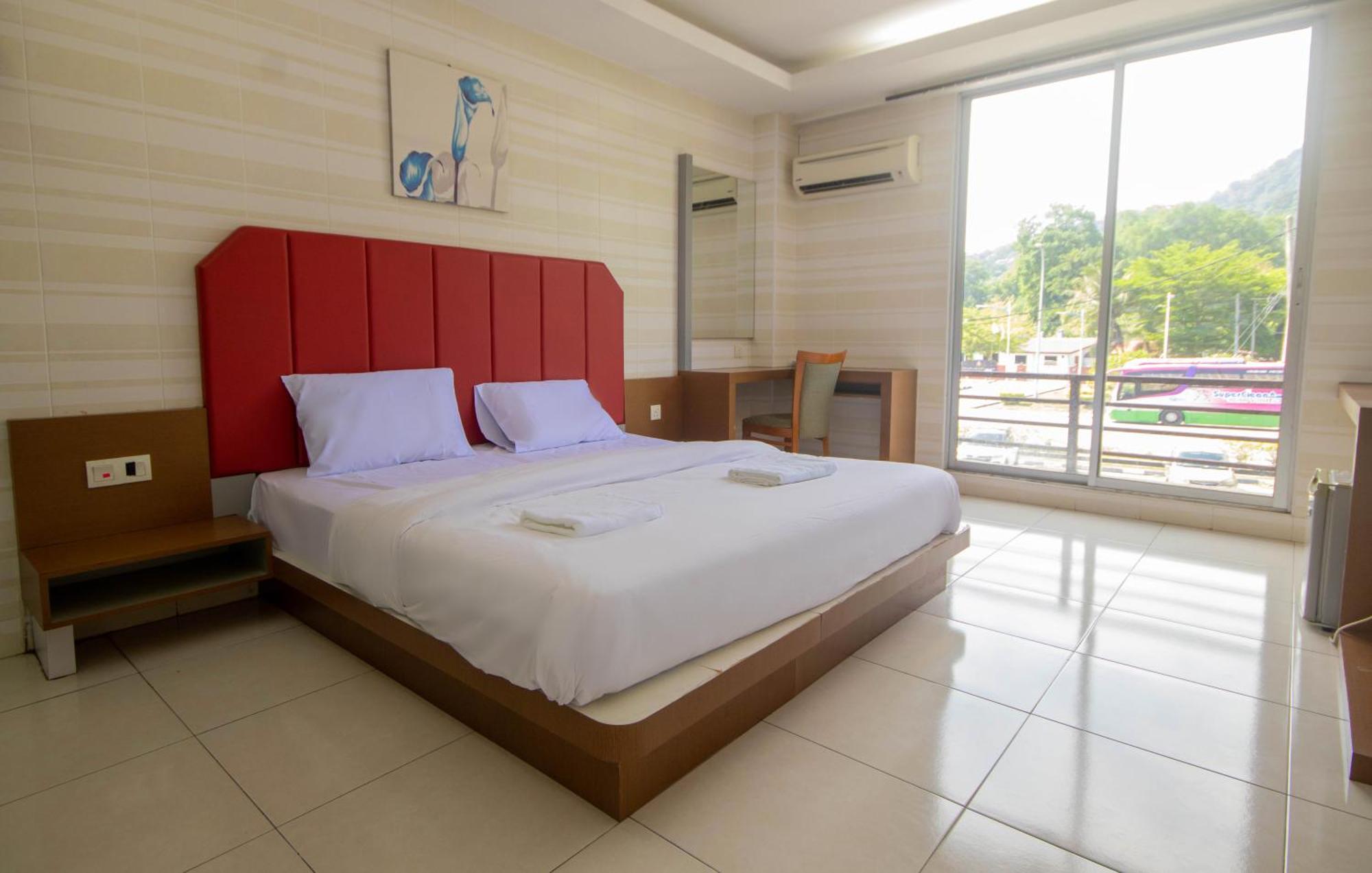 Jq Happy Lumut Hotel Екстериор снимка